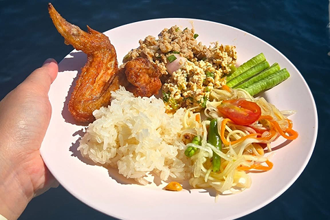 อาหารเย็นบนเรือ MV. Krishna วันที่ 4