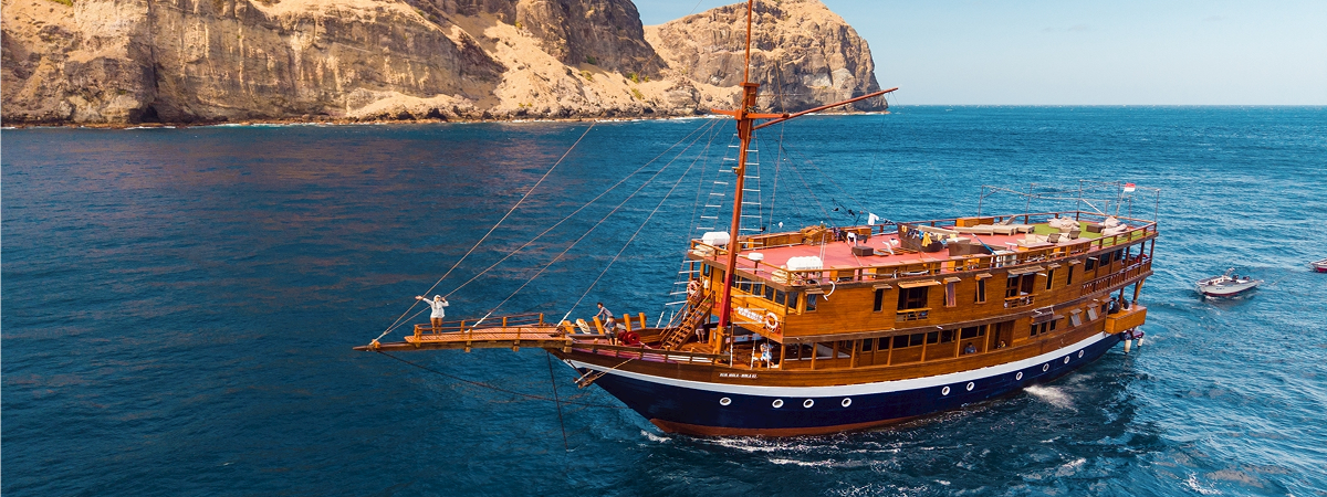 เรือ Liveaboard ที่อุทยานแห่งชาติโคโมโด