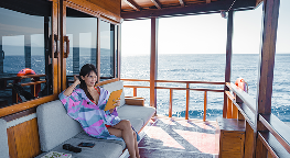 บรรยากาศค่ำวันที่ 2 บนเรือ Mola Mola 2 ภาพที่ 2