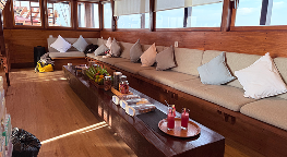 บรรยากาศอาหารเย็นบนเรือ Mola Mola 2 Liveaboard · ภาพที่ 2